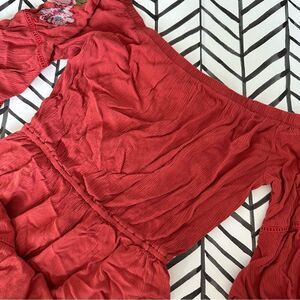 Love, Fire Size M Red Floral Sleeve Short Off the Shoulder Romper